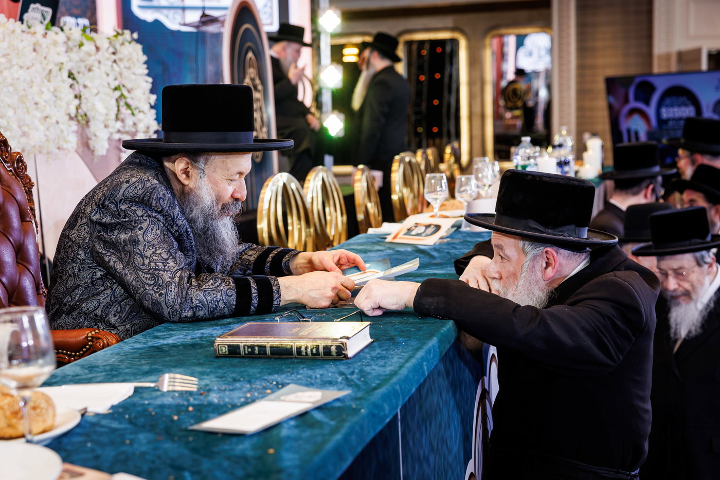 הדינרים בחצה"ק באבוב 45