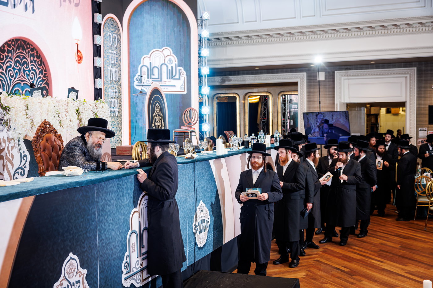 הדינרים בחצה"ק באבוב 45