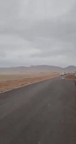 איראני מתעד את הכביש שנסלל 