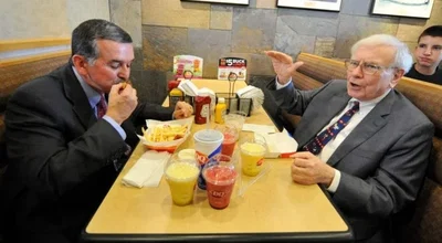 וורן באפט במקדונלד'ס כמיליארדר בעל הון עצום