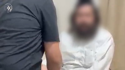 שלושה חשודים בתקיפת חייל בליל שבת בבית שמש - נעצרו בפשיטה של המשטרה | תיעוד המעצרים