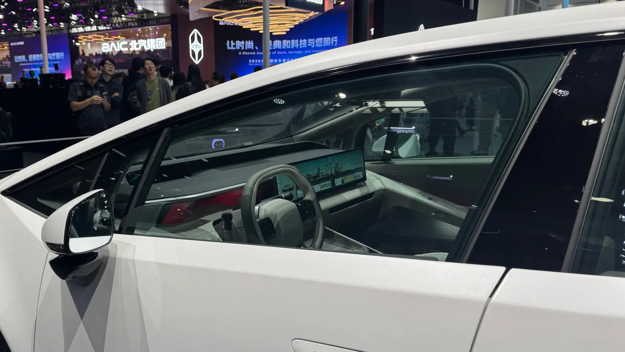 מסך תצוגה גדול ומרשים