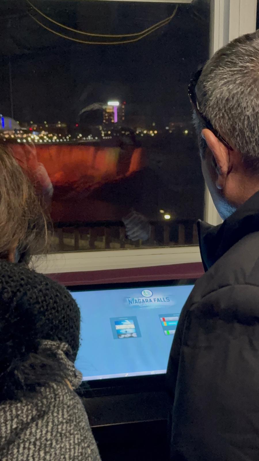 מדהים: בן משפחת ביבס הגיע לביקור בניאגרה - זה מה שקרה במפל