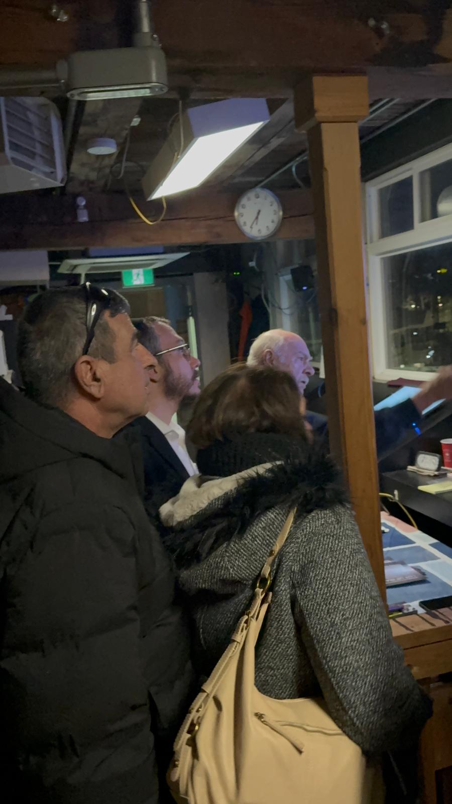 מדהים: בן משפחת ביבס הגיע לביקור בניאגרה - זה מה שקרה במפל