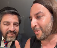 השדרן המפורסם חושף: "אני מניח תפילין, מתפלל וקורא תהילים כל יום - בזכותו"