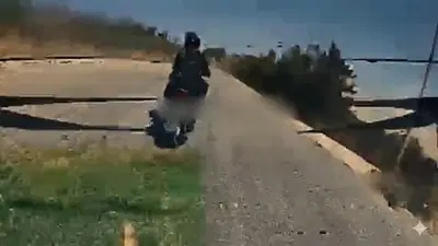 תיעוד דרמטי מלבנון: כשהמחבל ניסה להימלט מהר על אופנוע | צפו