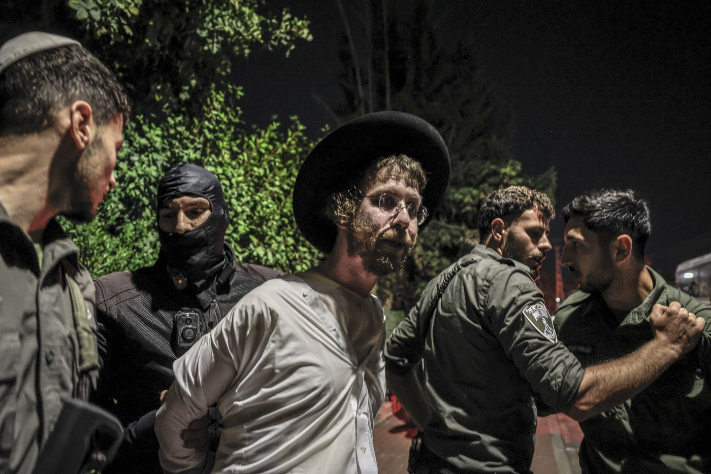 הפגנת הפלג מחוץ לבית הקצין הבכיר, אמש