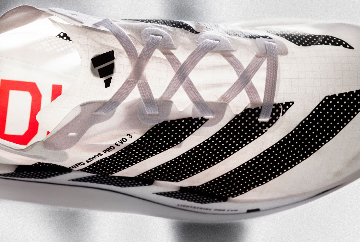 נעלי העל החדשות של אדידס