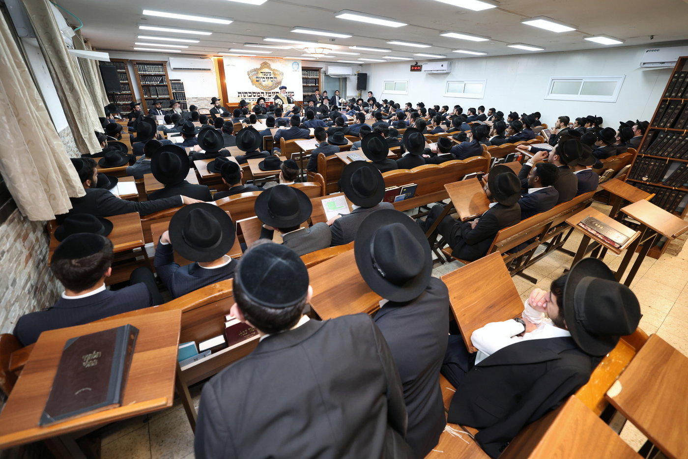 הגר"מ צדקה בישיבת תורת אברהם