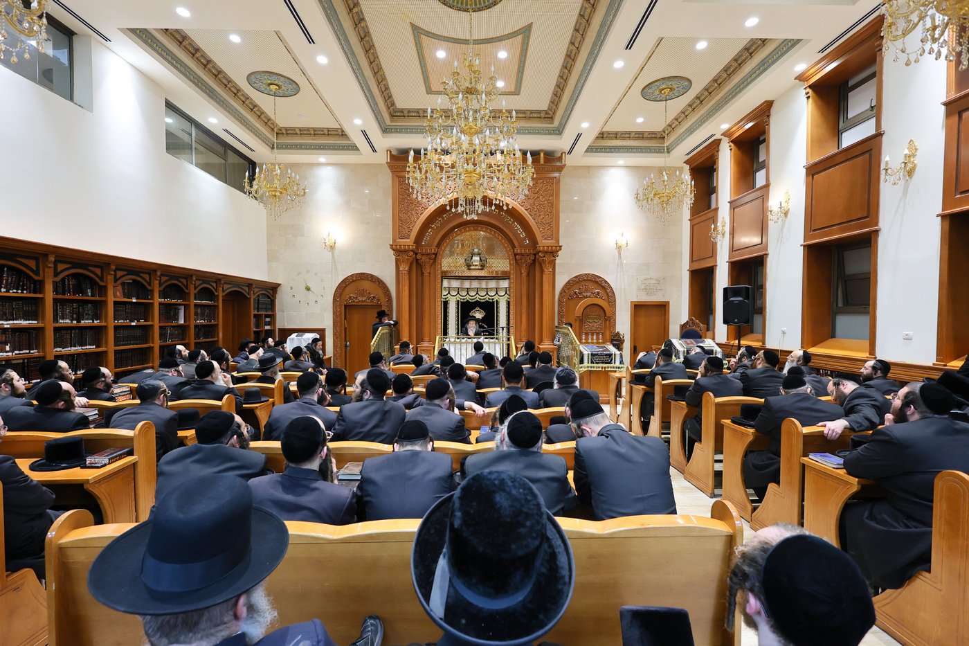 הגה"צ רבי אלימלך בידרמן בשיחת חיזוק בחיפה