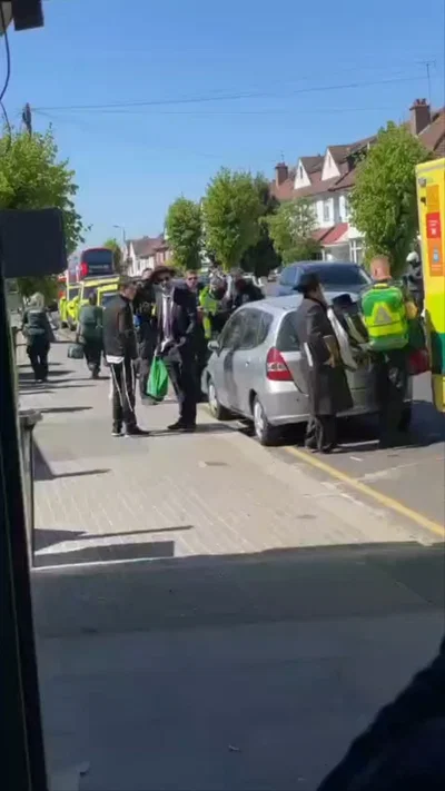 דרמה בלונדון: מחבל דקר חרדים בלב גולדרס גרין; מתנדבי 'השומרים' הסתערו ומנעו טבח