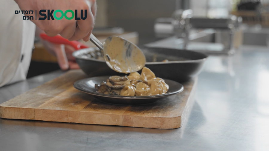 שכחו מכל מה שידעתם על פסטה: השף האיטלקי חושף את הסודות מהמטבח של בולוניה - צפו