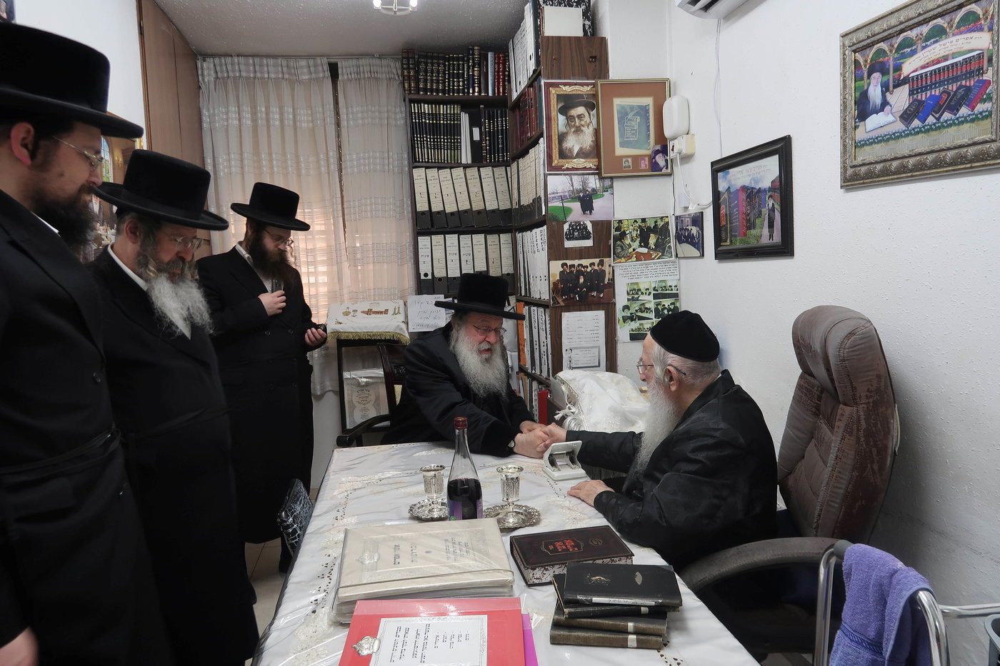האדמו"ר מנדבורנה בביקור אצל הגרא"פ שטיין