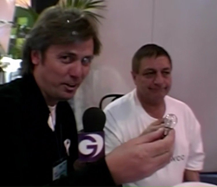 מישל אוכל מנורות