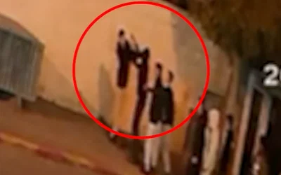 "פתחת עליי במשטרה?" | שלושה קטינים הואשמו בתקיפת נער בפסגת זאב • תיעוד