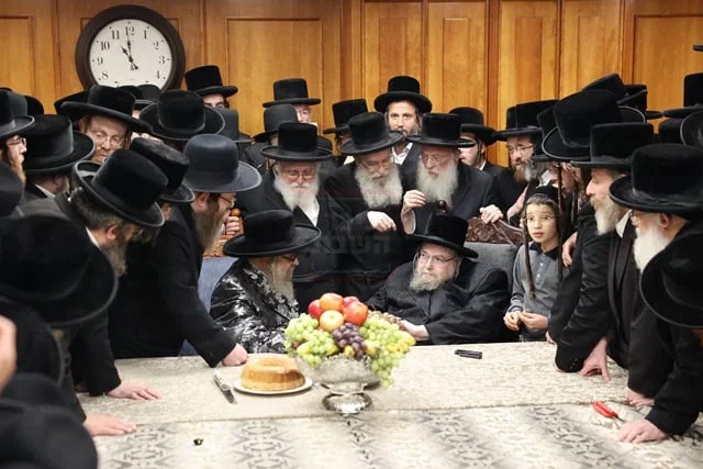 האדמו"ר מסאטמר בביקור אצל האדמו"ר מבעלזא (ארכיון)