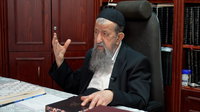 "שילמנו בהרבה דם, הגאולה תכה בפתע פתאום" | הפוסק הגאון רבי בן ציון מוצפי בשיחה נדירה • צפו