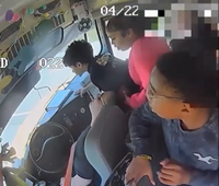 הנהגת התעלפה והילדים לקחו פיקוד