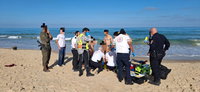 נתניה: קשיש בן 87 טבע בחוף פולג ופונה לבית החולים במצב אנוש
