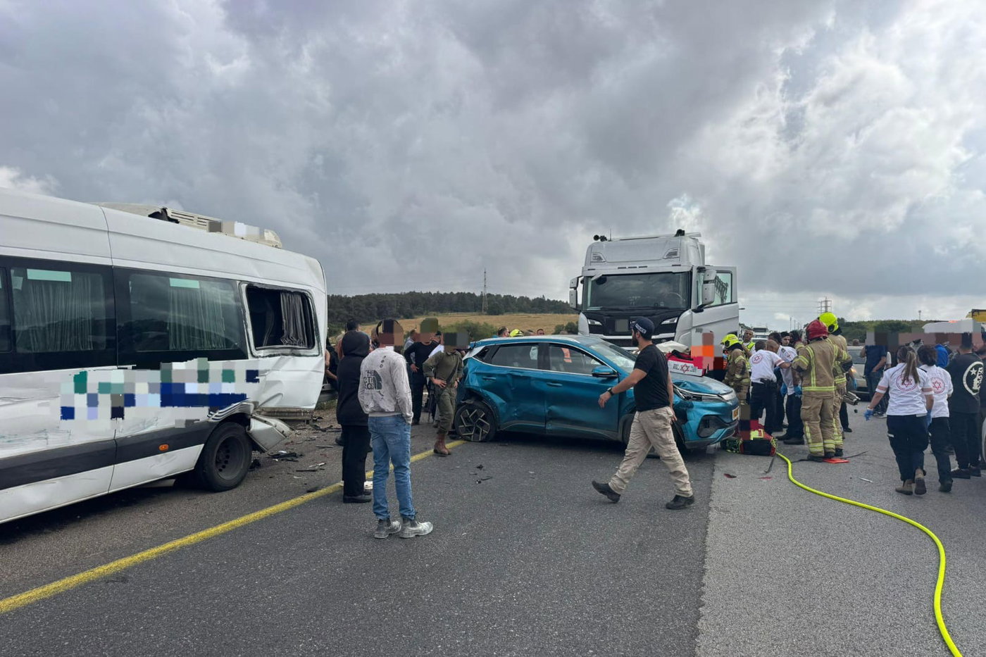 תאונה קטלנית בצפון: שלוש נשים נהרגו במקום, לפחות 10 פצועים נוספים