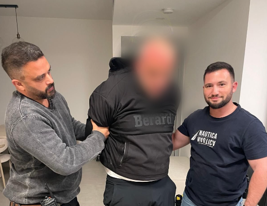 דרמה בליל שישי בירושלים: הבלשים "ישבו" עליו - ושלפו את הטייזר בדירה