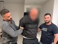 דרמה בליל שישי בירושלים: הבלשים "ישבו" עליו - ושלפו את הטייזר בדירה
