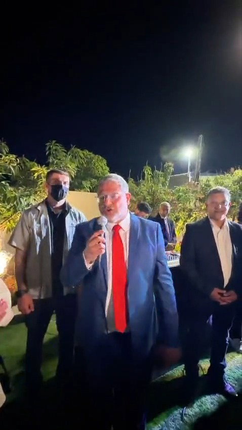 מסיבת יום ההולדת | צפו