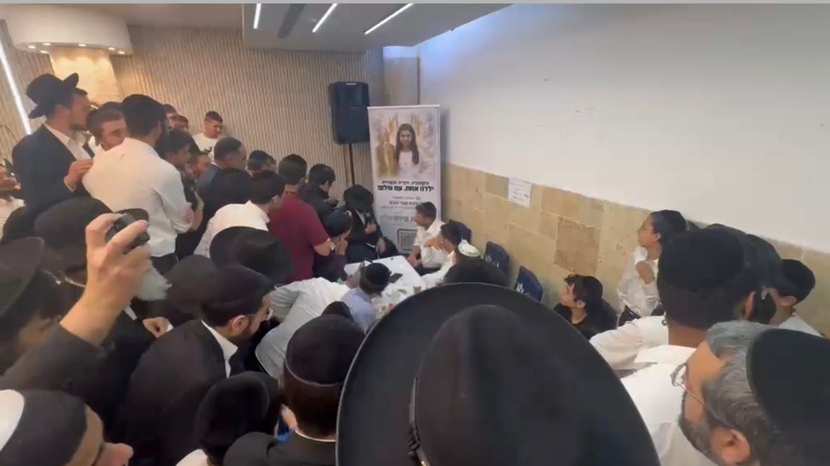 הינוקא בניחום אבלים אצל משפחת כראדי