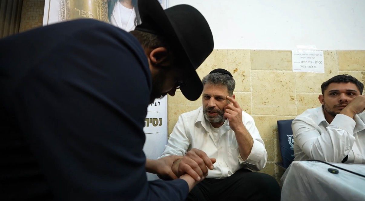 הינוקא בניחום אבלים אצל משפחת כראדי
