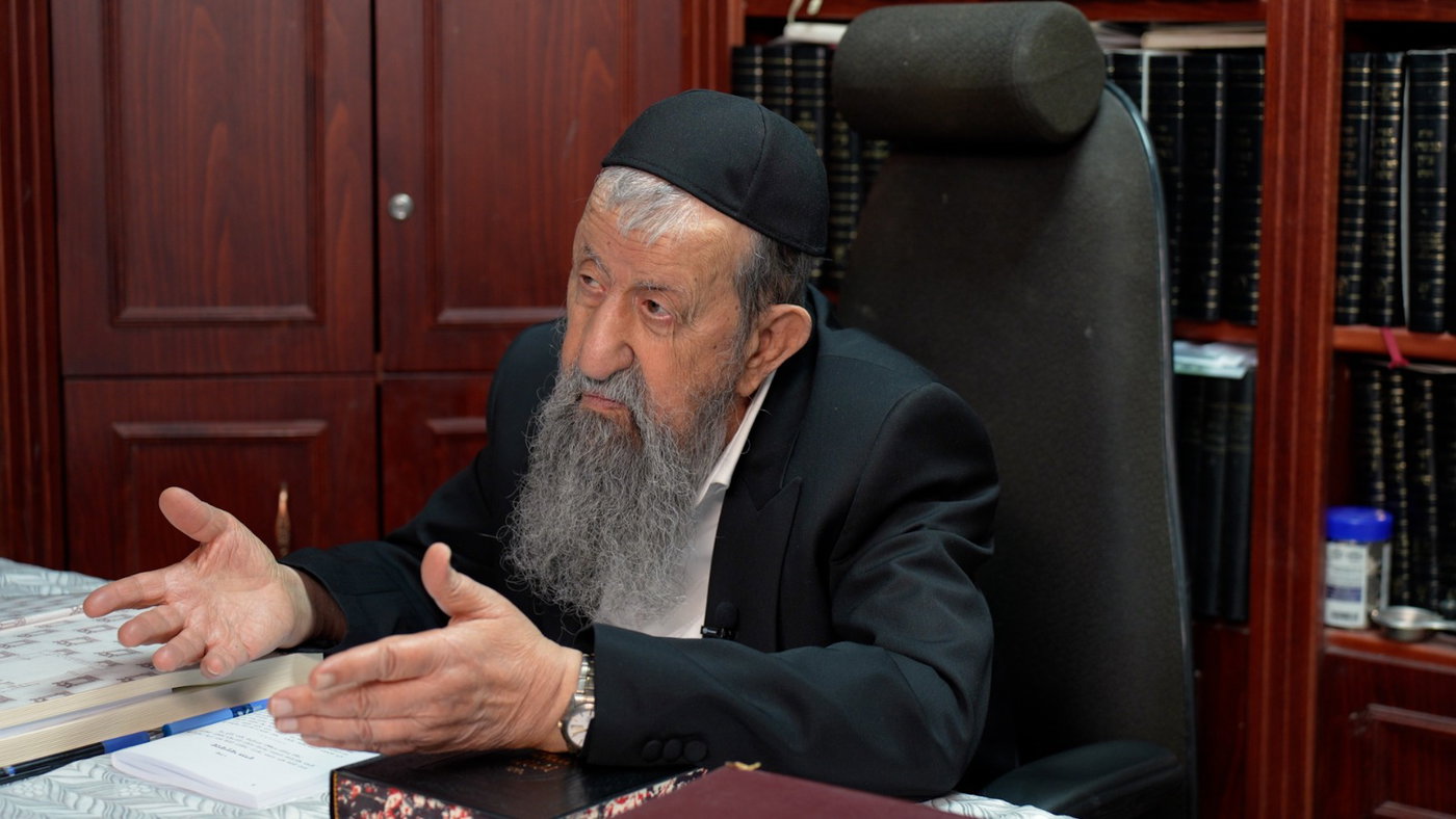 הפוסק הגאון רבי בן ציון מוצפי בשיחה נדירה עם יוסי עבדו