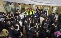אש בחצר: כך נראים ריקודי השמחה במירון, בצל הגבלות פיקוד העורף | צפו  