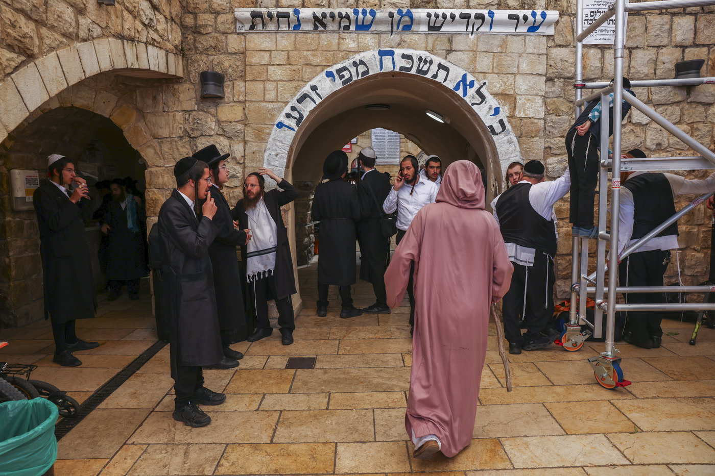 צובעים את העיר וקדיש במירון