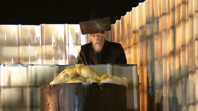 הרבי מבאיאן במעמד ההדלקה במירון, הערב