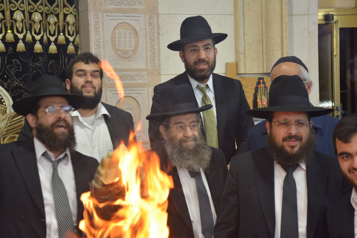 הגר"מ בן שמעון בהדלקת ל"ג בעומר