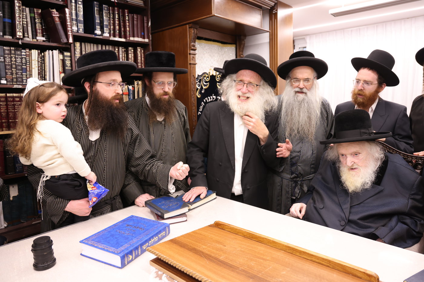 ילדי תולדות אהרן אצל הגר"מ שטרנבוך