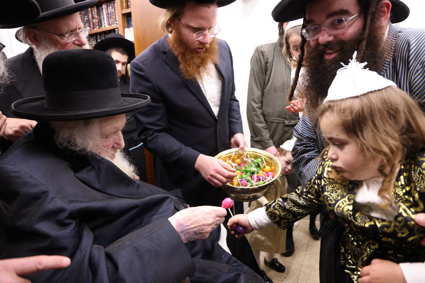 ילדי תולדות אהרן אצל הגר"מ שטרנבוך
