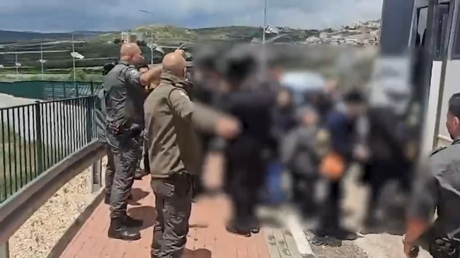 המשטרה מפנה את האנשים המנסים לעלות להר