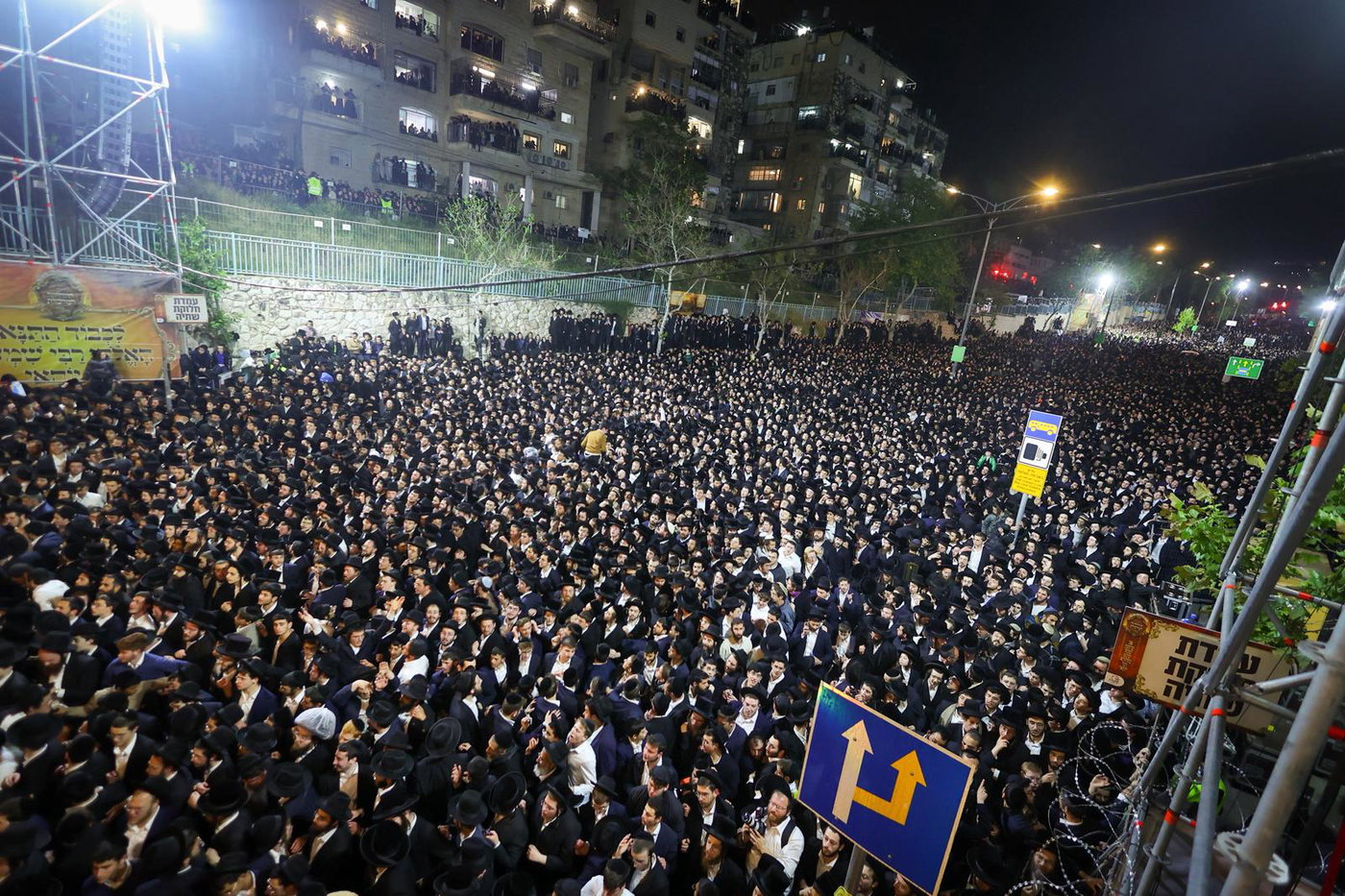 הרה"צ רבי אלימלך בידרמן בהדלקה ל"ג בעומר