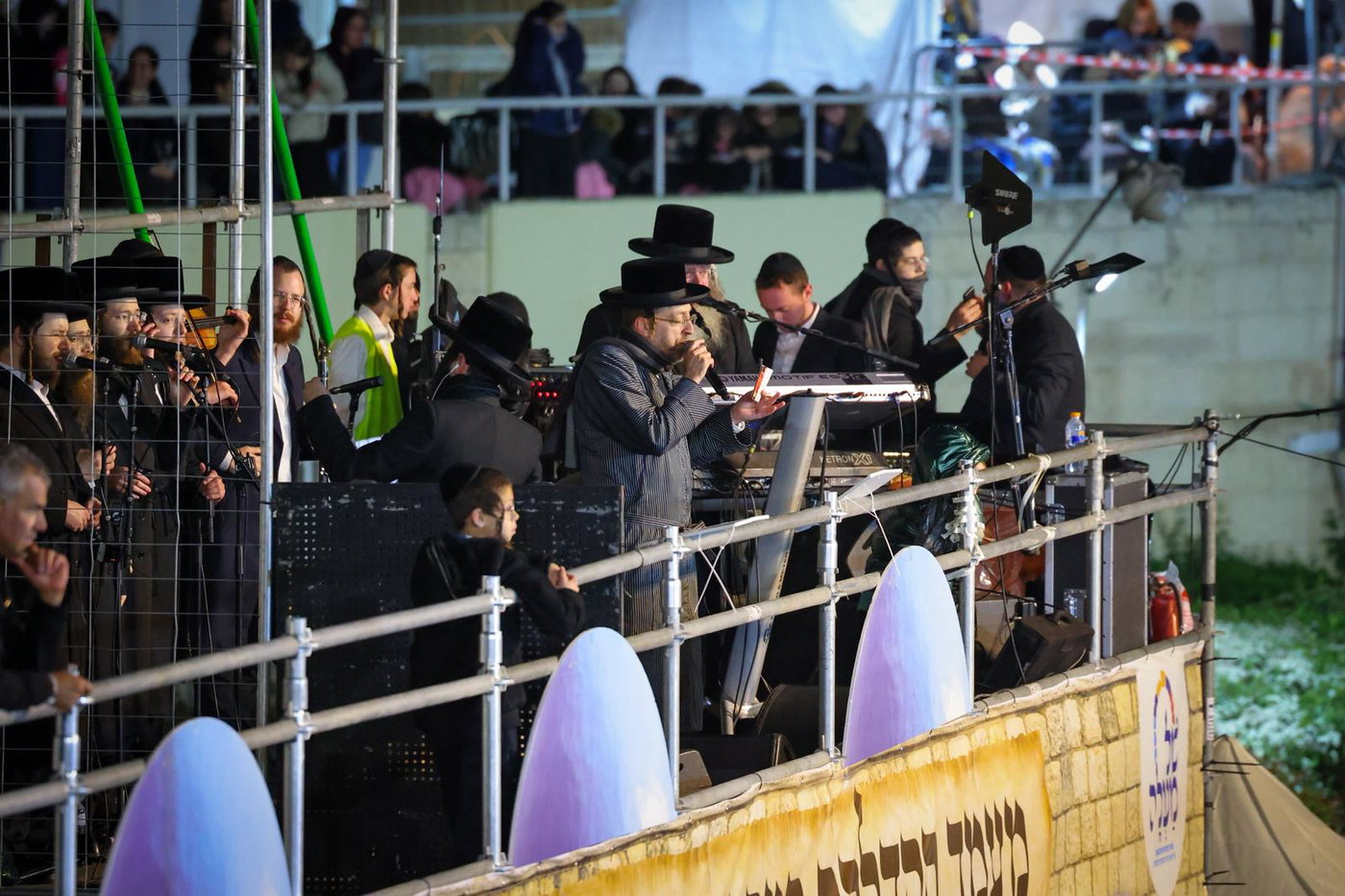 הרה"צ רבי אלימלך בידרמן בהדלקה ל"ג בעומר