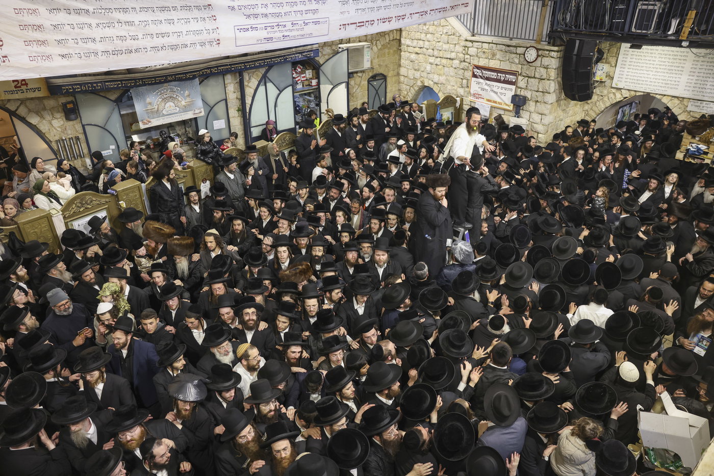 אנשים עם כמיהה לרשב"י שטרחו ועלו לציונו בל"ג בעומר