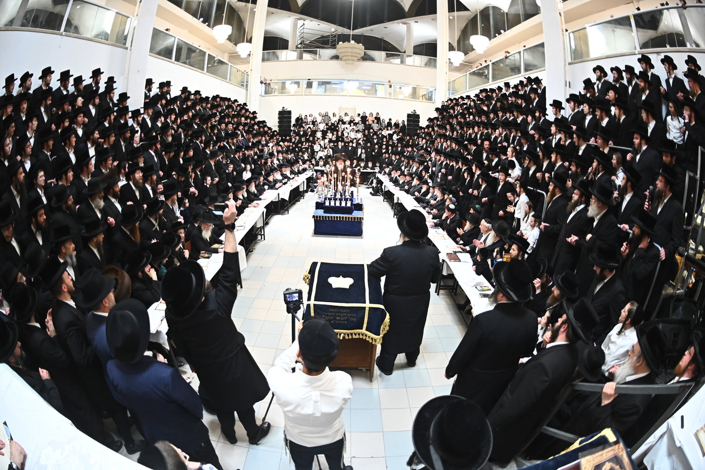 ל"ג בעומר בחצה"ק נדבורנה