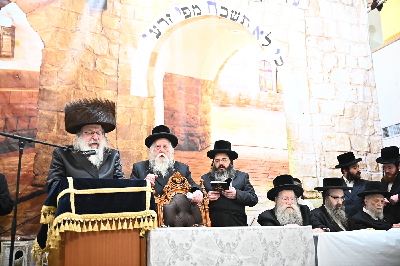 ל"ג בעומר בחצה"ק נדבורנה