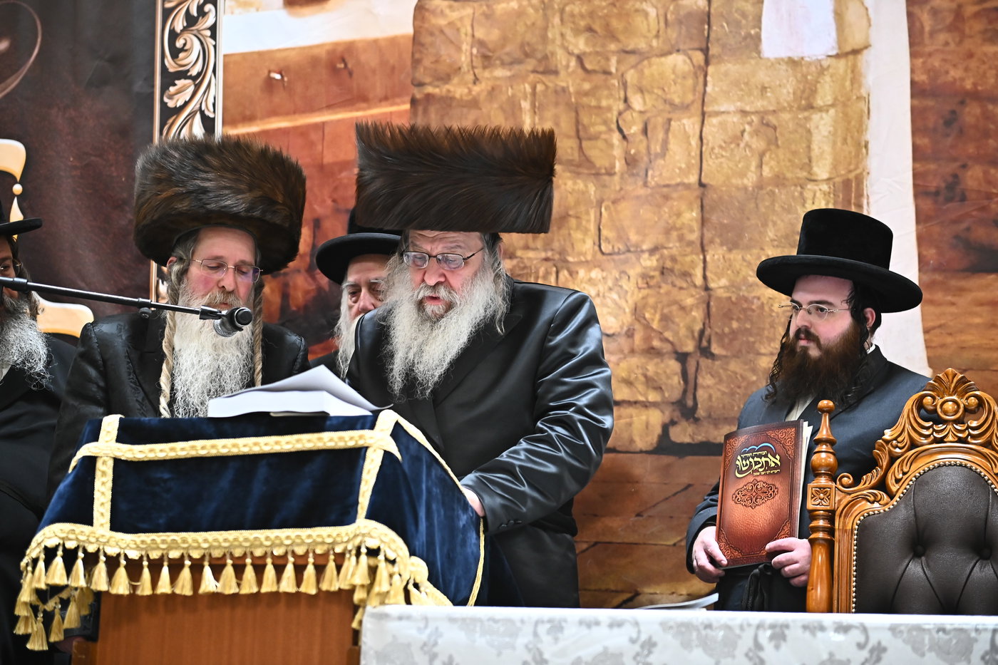 ל"ג בעומר בחצה"ק נדבורנה