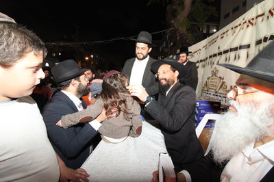 מעמד ההדלקה אצל רבי יוסף משדי