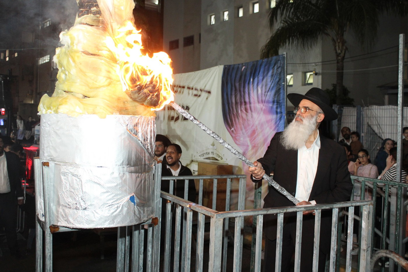 מעמד ההדלקה אצל רבי יוסף משדי
