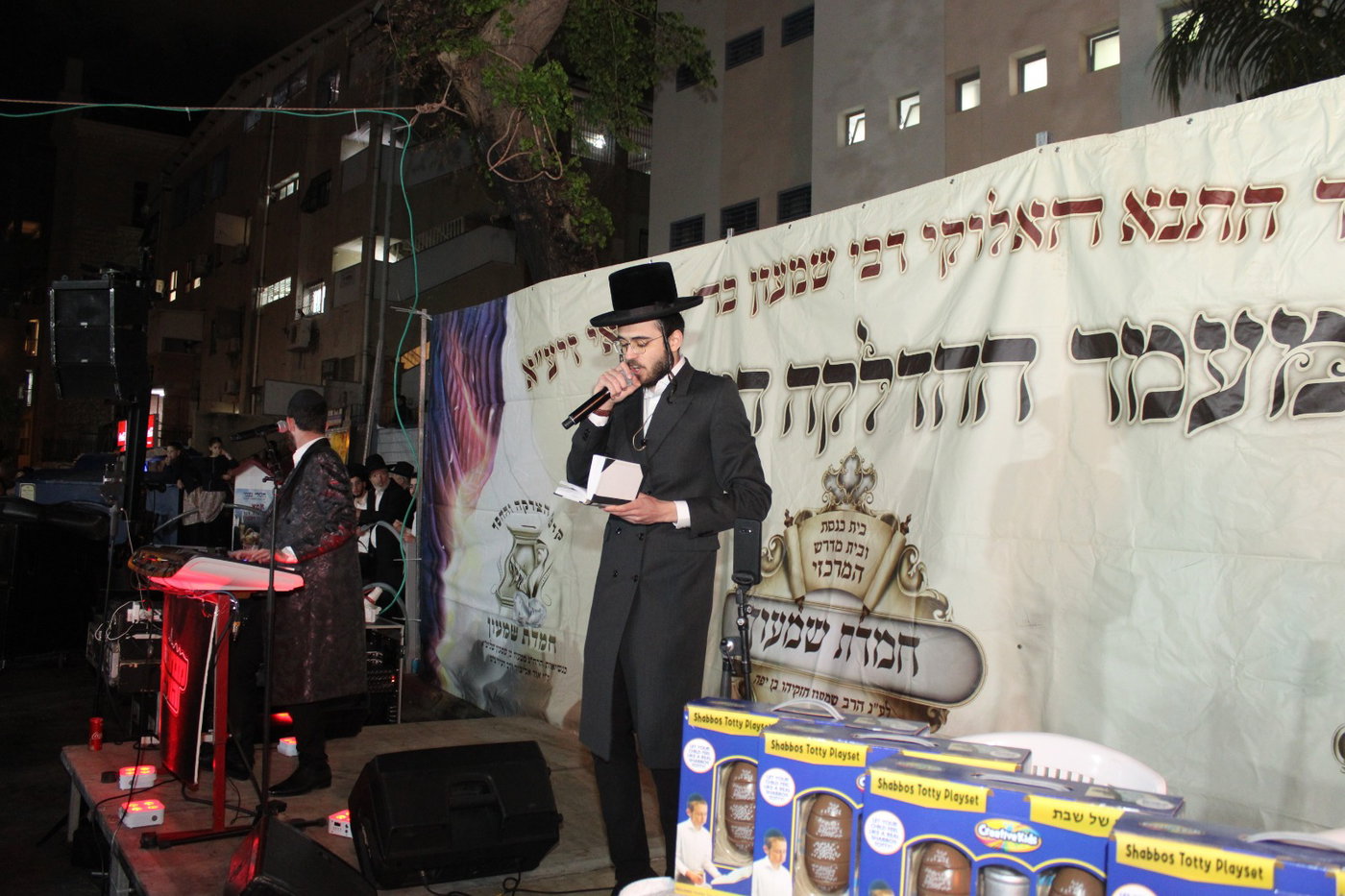 מעמד ההדלקה אצל רבי יוסף משדי