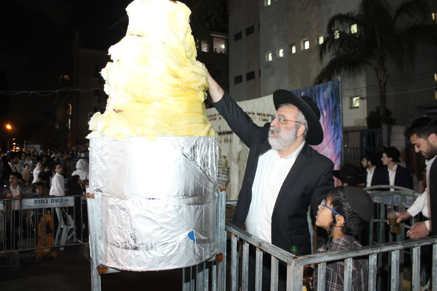 מעמד ההדלקה אצל רבי יוסף משדי