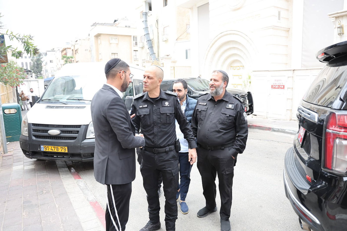 נציב השב"ס אצל הרב יגאל כהן