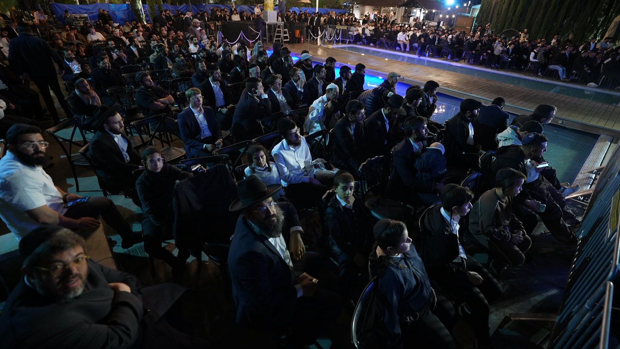 הגאון הינוקא במעמד ההדלקה