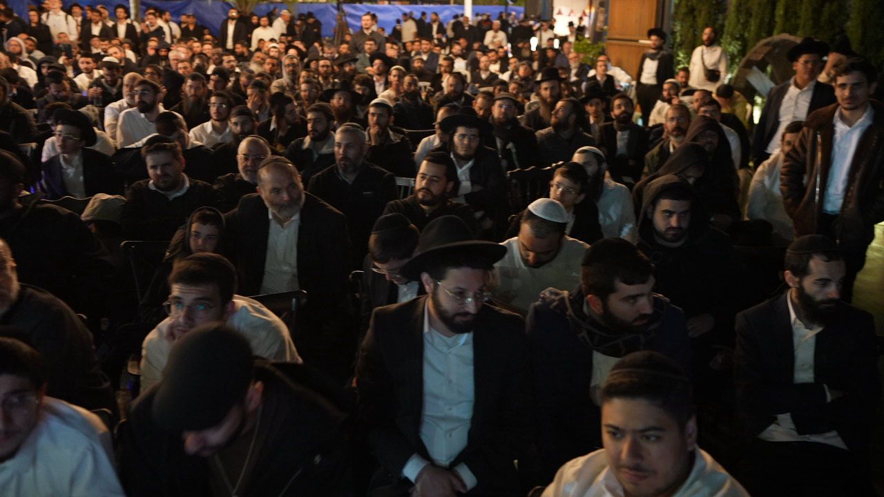 הגאון הינוקא במעמד ההדלקה